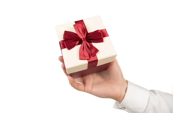 Ψώνια την ημέρα του μποξ. χέρι κρατήστε giftbox. ετοιμαστείτε για ρομαντική ημερομηνία. επιχειρηματική ανταμοιβή. — Φωτογραφία Αρχείου