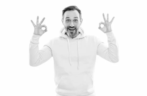 Stilig mogen man med skägg och mustasch i hoody isolerad på vit show ok gest, perfektion — Stockfoto