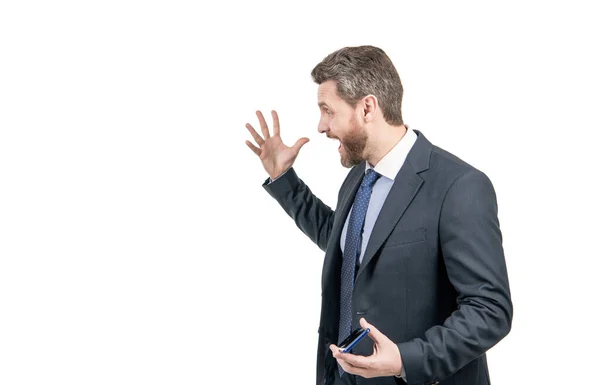 Rozzlobený muž obchodník ve formálním obleku křičet gestikuluje izolované na bílém kopírovacím prostoru, hněv — Stock fotografie