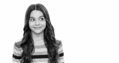 Yüzsüz görünümlü, çizgili süveter giyen, beyaz tenli kız çocuk portresi, evlat.