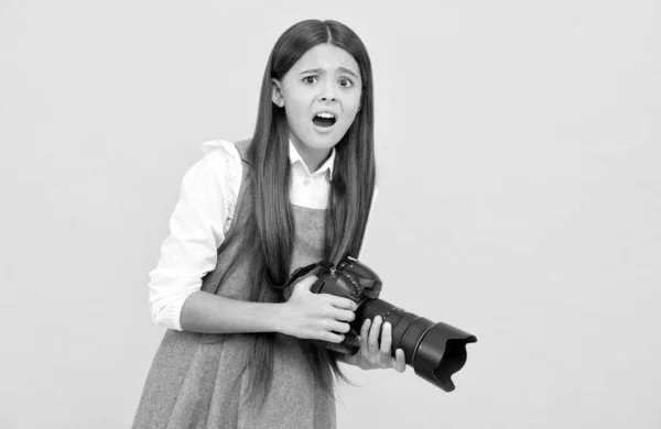 Shocked child girl take photo with digicam, photography — Stock Photo, Image