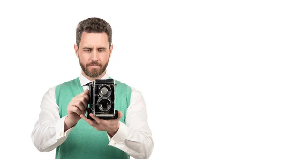 Fotógrafo fazendo foto com câmera profissional isolada em branco, espaço de cópia, fotografia. — Fotografia de Stock