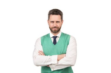 Boz adam ellerini çapraz yaptı. Sakallı, olgun, zarif bir adam. saç ve sakal bakımı.