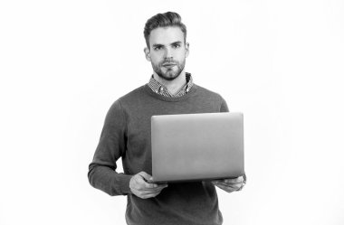 Ağ yöneticisi bilgisayarı tutun. Ofis müdürü beyazda izole edilmiş. Çevik iş kavramı