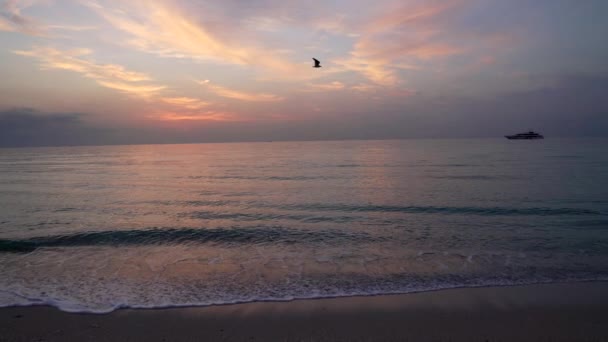 Beautiful caribbean nature background of wavy water and sunset sky with ship, peaceful — Αρχείο Βίντεο