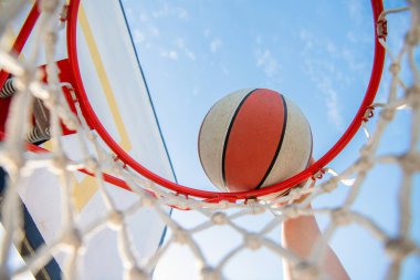 Sepete dalmak. Smaç basıldı. Profesyonel oyuncu. spor başarısı.