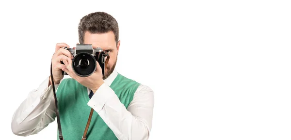 Homem segurar câmera foto retro isolado no fundo branco, espaço de cópia, fotografar — Fotografia de Stock