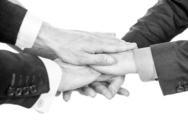 Pomáhající gesto. Ruce mužů po úspěšném vyjednávání. partnerský vztah. mužské přátelství. — Stock fotografie