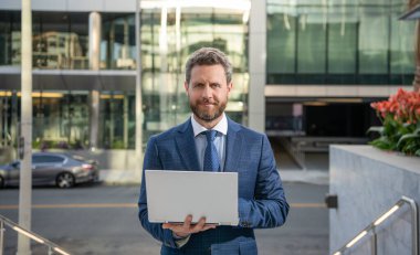 Modern teknoloji. İnternet erişimi. e-postayı kontrol et Serbest Adam blogu çevrimiçi