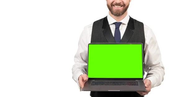 Uomo ritagliato che presenta del computer con schermo verde per spazio di copia, pubblicità — Foto Stock