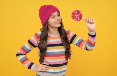 Hoşuma gitti. Karamelli şeker dükkanı. Tatlı çocukluk hayatı. Diş bakımı konsepti. Tatlı düşkünü. Lezzetli.