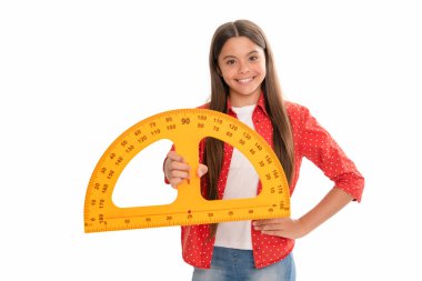 Okula dönüyorum. Cebir ve geometri. Çocuk matematik okuyor. boyutu ölç.