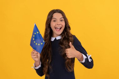 Avro bölgesi tatili. Yabancı okulda eğitim. Başparmağını kaldır. Mutlu çocuk