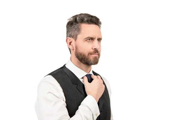 Чоловіча краса. Портрет пригніченого чоловіка. серйозний зрілий елегантний чоловік з бородою — стокове фото