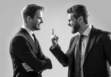 Agresif iş toplantısı. Liderlik için mücadele. memnuniyetsiz meslektaş anlaşmazlığı.