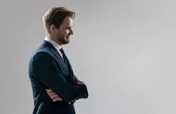 Being a confident boss. Confident ceo grey background. Man keep arms crossed with confidence — Stock Photo, Image