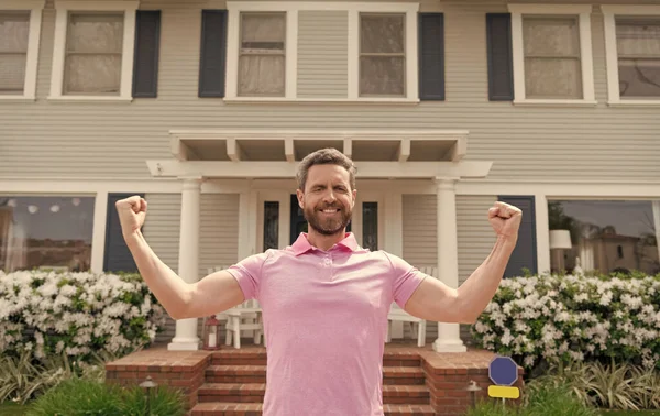 Happy bearded man tenant near new house after rent or buy new home, tenancy — Stock Photo, Image