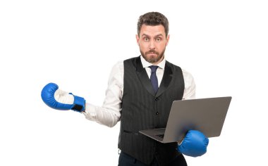 Siber zorbalık. Sosyal medya tehditleri. Spor bahisleri ve online kumar.