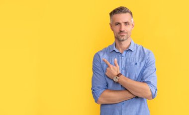 Zaman yönetimi. Erkek gardırobu. Modern yaşam başarısı. erkek moda aksesuarı.