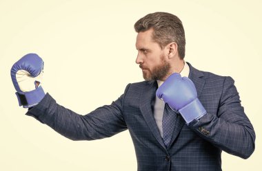 Yumruk. Başarılı CEO boksörü. Acımasız mücadele ve başarı.