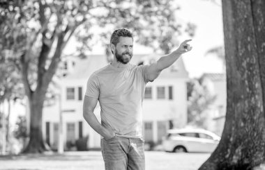 Emlakçı yönetiyor. Kira ya da yeni bir ev al. Ev sigortası. emlak sigortası.