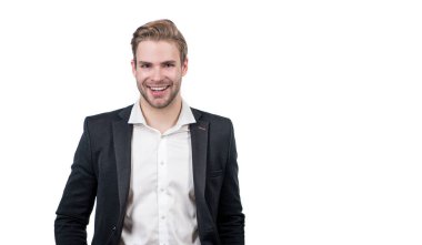 Beyaz fotokopi alanına izole edilmiş resmi takım elbiseli mutlu iş adamı gülümsemesi, müdür.