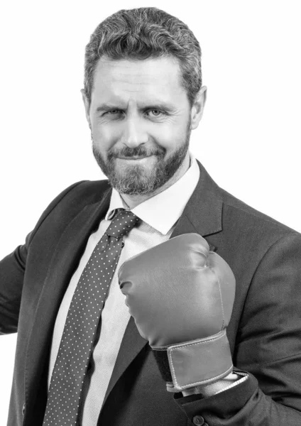 Retrato de hombre profesional con cara feliz hacer sí gesto en guante de boxeo, éxito —  Fotos de Stock