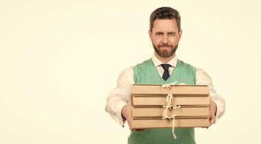 yakışıklı adam yöneticisi dosya yığını içinde belgeler, kopyalama alanı, yönetim.