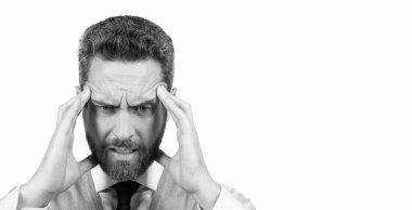 beyaz iş adamlarına acı çektirmek. Bıyıklı stresli adamın başı ağrıyor..