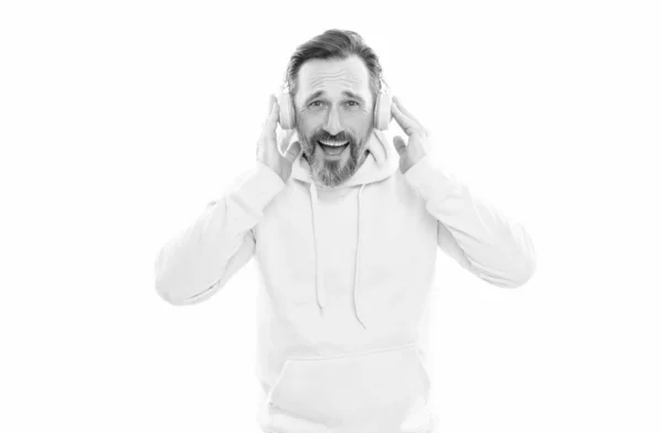 Educação on-line de cara adulto. Homem ouvindo áudio livro. homem feliz maduro em fones de ouvido. — Fotografia de Stock