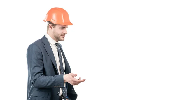 Engenheiro civil profissional em hardhat e terno gesticulando, engenharia — Fotografia de Stock