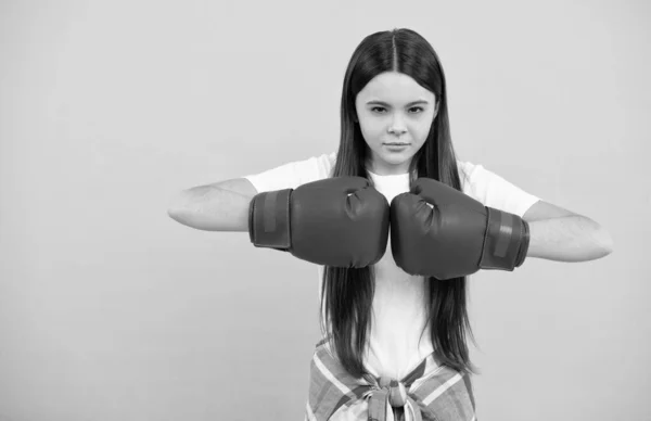 Confident child boxer in boxing gloves during sport training, copy space, determination — Stock Photo, Image