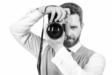 Fotoğraf çekiyordum. Erkek fotoğrafçı. İş adamı fotoğrafı. Adam fotoğraf makinesini tutuyor. Amatör ve profesyonel fotoğrafçılık. Çekimler beyaza izole edildi. photoshoot.