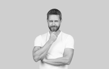 Ne düşünüyorsam oyum. Düşünceli bir adam, gri bir geçmişi var. Ciddi adam çene okşamayı düşünüyor. Her gün düşünüyorum.