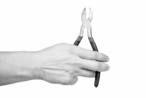 Mão com ferramenta de reparo isolado no branco. alicate de mão masculino. construção e reparação de ferramentas. — Fotografia de Stock