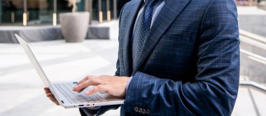 İş başarısı. Programcı bilgisayar kullansın. Girişimci ya da yönetici. çevik iş.