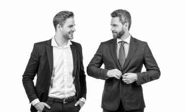 Takım elbiseli iki işadamı. İş başarısı. Kendine güvenen iş ortakları. Girişimci ve yönetici