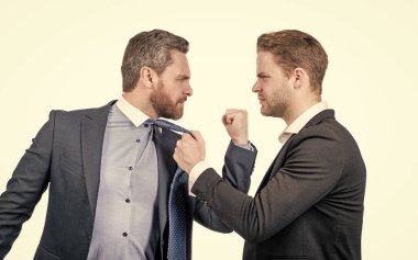 Patron ve çalışan. Anlaşmazlığa düşen erkek ortakları. İş rekabeti. İş toplantısı.