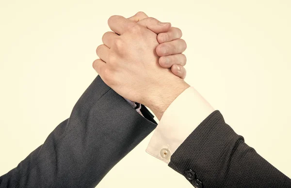交渉に成功した男の握手。パートナー関係だ。男性の友情. — ストック写真
