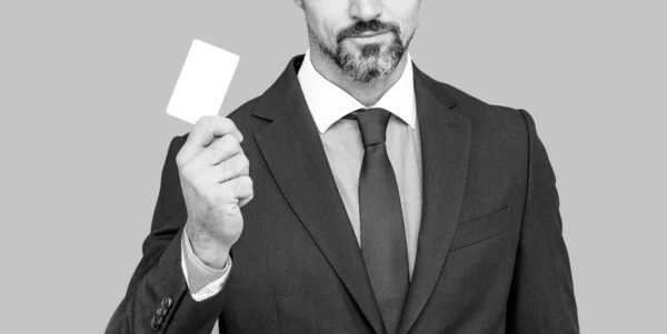 A sikeres vezérigazgató egyszerű banki nyereségfizetést javasol. levágott férfi főnök üzletszerű öltönyben. — Stock Fotó
