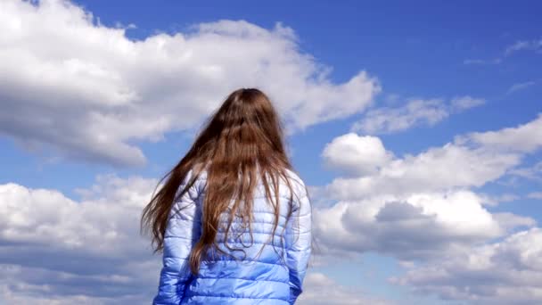 Happy child with long hair in autumn jacket enjoy the sun on sky background, inspiration — ストック動画