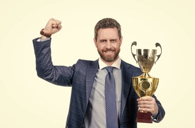 Ödül kutlamak için yaratıldı. Mutlu yönetmen altın kupayı tutar. İş başarısı ödülü