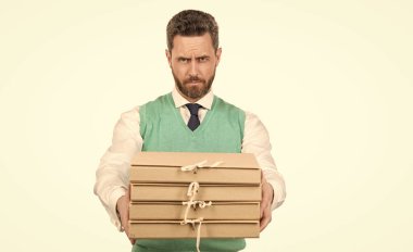 ciddi yetişkin işadamı dosya yığınını belgelerle, kopyalama alanı, yönetim.