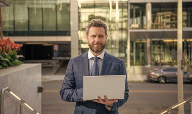 Modern teknoloji. İnternet erişimi. e-postayı kontrol et Serbest Adam blogu çevrimiçi