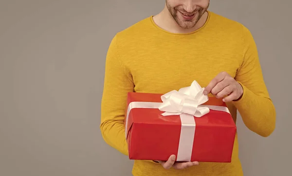 The best a man can get. Happy guy cropped view open gift box. Got gift — Φωτογραφία Αρχείου