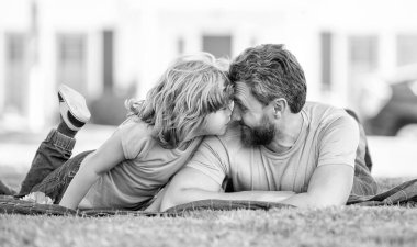 Baba ve çocuk yaz günü. Ebeveynlik ve babalık. Babalar Günü.