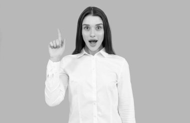 İlham verici kadının bir fikri var. İlham dolu. El kol hareketi. Yeni bir fikir beni şaşırttı..