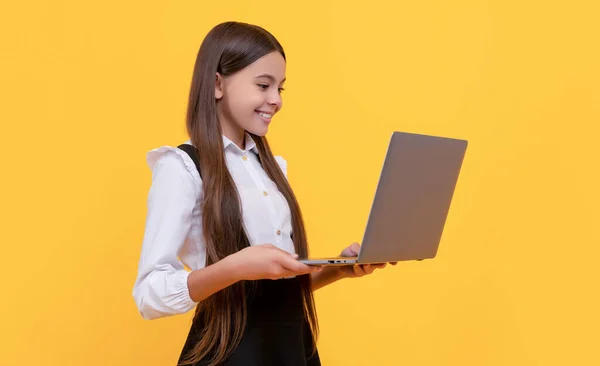 Webinar en la educación en línea. de vuelta a la escuela. comunicación moderna. comprobar correo electrónico. — Foto de Stock