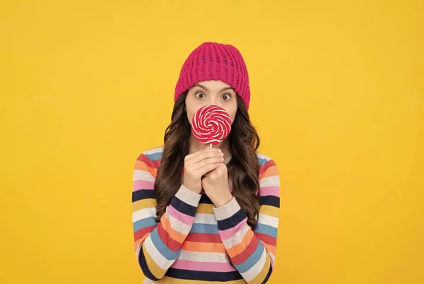 Sweet tooth. yummy. surprised teen girl hold lollipop. lollipop lady. kid with colorful lollypop — Fotografia de Stock