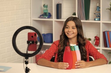 happy child long curly hair making video review of shampoo beauty blog, hair care